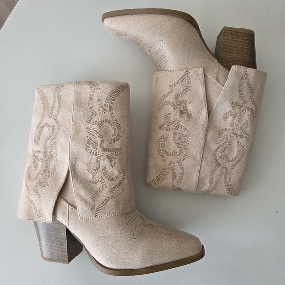 NWOB Soda Gizmos Suede Western Cowgirl Boots Folded Cuffs Block Heel Beige 38 8 - Picture 2 of 7
